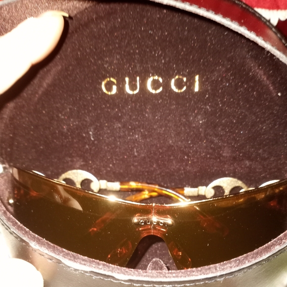 *Authentic Gucci Sunglasses w/Gold design on both sides - Picture 6 of 7